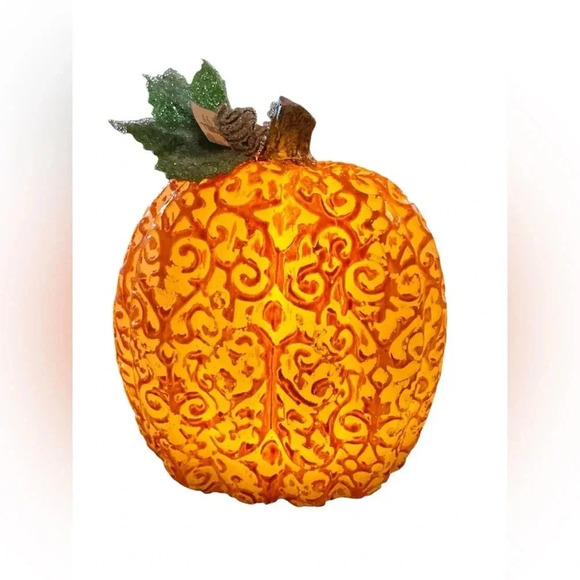 Two light up pumpkins in different sizes - Picture 3 of 9